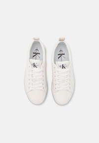 Calvin Klein Jeans FLATFORM  - Sneakers basse - bright white