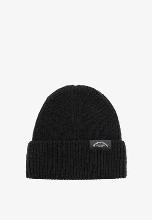 Zwarte gebreide beanie met een geribbelde textuur en omgeslagen rand. Bevat een rechthoekig merklabel aan de zijkant.
