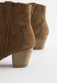 Next FOREVER COMFORT - Kovboju/motociklistu tipa puszābaki - tan brown