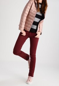 Tommy Hilfiger Chaqueta de plumas - light pink