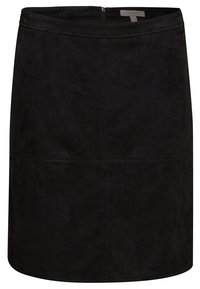 Schwarzer Wildleder-Bleistiftrock mit taillierter Passform, der einen verdeckten Reißverschluss hinten und horizontale Nahtdetails aufweist. Glatte Textur und schlichte Silhouette.