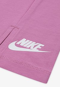 Nike Sportswear FLORAL CREW - Fato de treino - magic flamingo