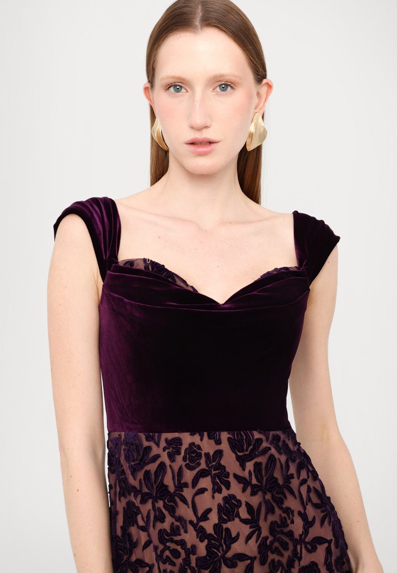 green emerald velvet dress Velvet Burnout Floral Midi Dress main image 0