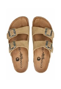 Sandales en daim marron avec deux sangles ajustables et boucles métalliques. Doublure intérieure douce et semelle texturée pour une bonne adhérence.
