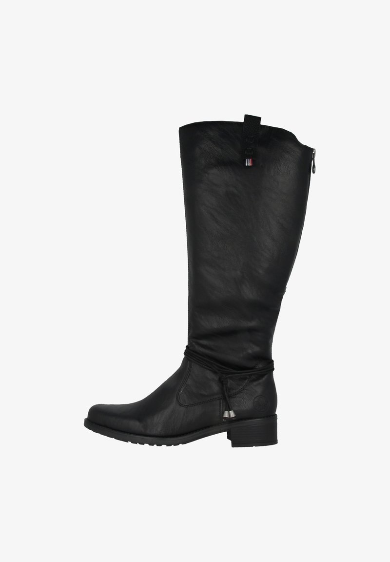 Bottes en cuir noir arrivant au genou avec une finition légèrement texturée, fermeture éclair sur le côté et une languette décorative, dotées d'un petit talon carré.