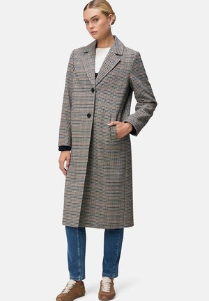 Manteau long et structuré en motif pied-de-poule avec des nuances de marron et de crème. Comprend un col cranté, deux boutons et des poches latérales.