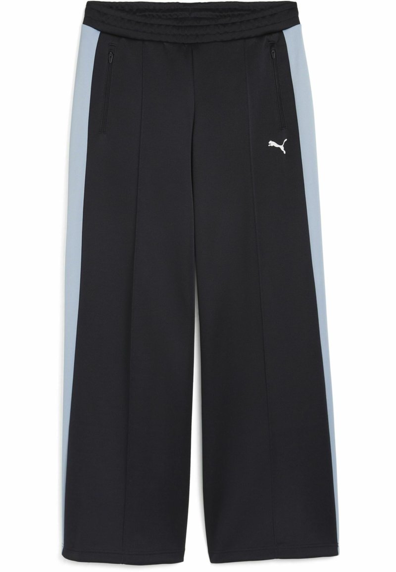 Zwarte trainingsbroek met lichtblauwe zijpanelen, elastische tailleband en ritszakken. Gemaakt van zacht, rekbaar materiaal. Witte Puma-logo aan de voorkant.