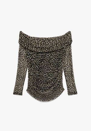 Haut à imprimé léopard avec un design épaules dénudées, manches longues et texture froncée. Confectionné dans un tissu doux et extensible aux tons beige et noir.