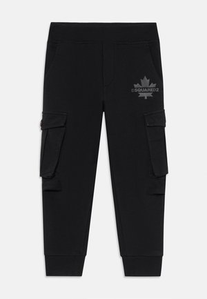 Sorte joggebukser laget av bomullsblanding, som har sidelommer, cargo-lommer, elastiske mansjetter og et trykt logo foran.