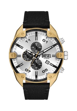 Montre chronographe avec bracelet en cuir noir, boîtier doré, cadran argenté, trois sous-cadrans, guichet date et marque Diesel à 3 heures.