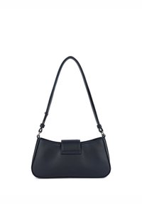 Borsa a mano in pelle blu navy con forma curva, tracolla regolabile e chiusura a patta piatta superiore. Texture liscia con dettaglio di cuciture a contrasto.