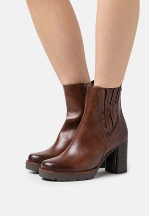 Marco Tozzi, Bottines à plateau - brown