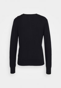 Schwarzer Strickpullover mit langen Ärmeln, rundem Ausschnitt, gerippten Bündchen und Saum. Glatte Textur, minimalistisches Design, keine sichtbaren Muster.