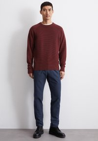 Marc O'Polo CREWNECK WITH RAGLAN WAVE STRUCTURE - Trui - wine berry