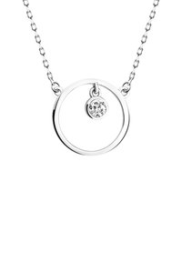 Sølv halskæde med en cirkulær pendants og en lille hængende krystalaccent. Kæden har små led for et delikat udseende.