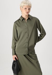 ONLY ONLGABBY SHIRT - Blusa com botões - kalamata
