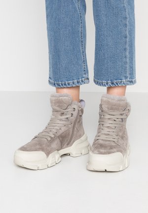 Platform-nilkkurit - taupe