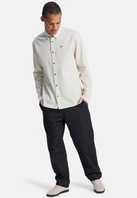 TAXER REGULAR - Straight leg jeans - black