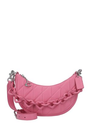 Borsa a spalla in pelle rosa con motivo trapuntato, forma arrotondata e dettaglio a catena a forma di cuore. Include una tracolla removibile.