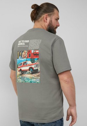 - T-shirt z nadrukiem