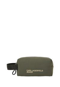 Oliveově zelená kosmetická taštička s matným povrchem, obdélníkový tvar, s horním zipem a černým popruhem s logem "KARL LAGERFELD JEANS" v stříbrné barvě.