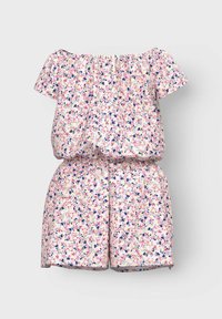 Combinaison à motifs floraux avec un fond rose, décolleté bardot, taille élastique et jambes courtes, fabriquée en tissu léger.