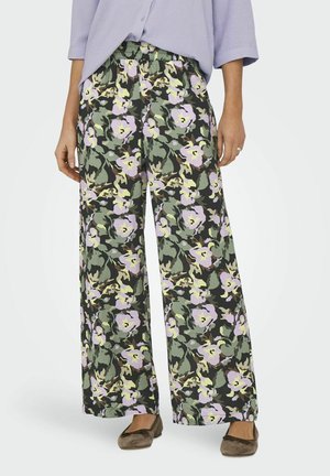Bredbyxorna i kamouflage med lila och gula blommor. Tillverkade av lättviktsmaterial med elastiskt midjeband för komfort.