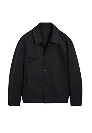 Dunkelblaue Jacke aus strukturiertem Stoff, mit einem Kragen, zwei Brusttaschen, seitlichen Taschen und Knopfverschluss.