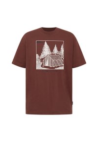 Bruine katoenen t-shirt met een witte grafische illustratie van een tent en bomen, met een rechthoekig kader en logo detail bovenaan.