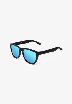 Occhiali da Sole Zuri Bio-based in Nero e Polarized Grigio Scuro Occhiali da Sole Zuri Bio-based in Nero e Polarized Grigio Scuro