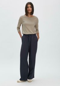 hessnatur RELAXED - Langarmshirt - taupe