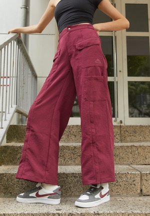 UTILITY PANT - Cargo trousers - cherrywood red/canyon pink