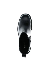 Stivale alla caviglia in pelle nera con una finitura liscia e elegante, pannelli laterali elastici e una linguetta posteriore per un facile indosso.