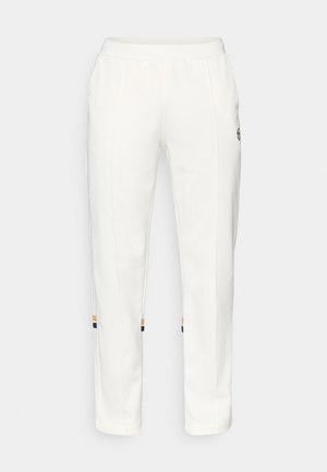 Weiße Jogginghosen aus weichem Material, mit Seitentaschen und farbigen Streifen am Knöchel in Orange und Blau.