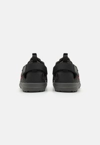 Viking ADVENTURE JR UNISEX - Vaellussandaalit - black/charcoal