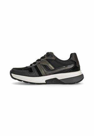 Zwarte en donkergrijze sportieve sneaker met witte zool, veterlint aan de voorkant en een mix van mesh en leer, zijaanzicht.