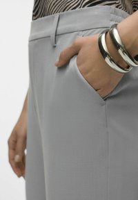 Vero Moda VMMAYA MONE TAILOR  NOOS - Broek - light grey melange