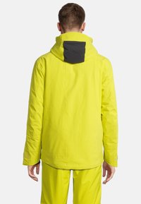 Helle gelbe, wasserdichte Jacke mit grauem Rückenteil, Kapuze und langen Ärmeln. Sie verfügt über eine glatte Textur und eine taillierte Passform.