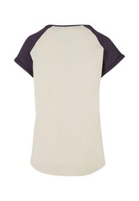 Kortærmet T-shirt med en lys beige krop og mørk navy raglanærmer. Blødt stof, rund fald, diskrete opsmøg.