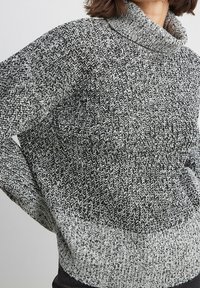 NA-KD Sweter