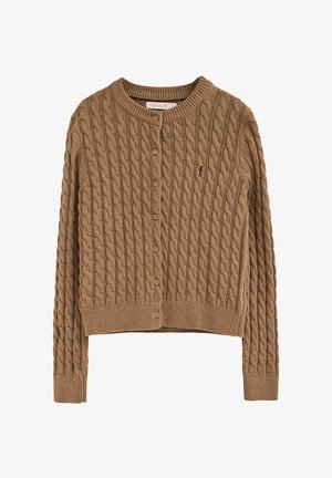 Brauner Strickcardigan mit Rundhalsausschnitt, fünf Knöpfen vorne und kleinem Logo auf der linken Brustseite. Weiche Textur und figurbetontes Design.