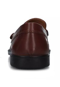 Scarpe in pelle marrone con una finitura liscia, forma arrotondata, suola in gomma nera e minimi dettagli di cucitura sul retro.