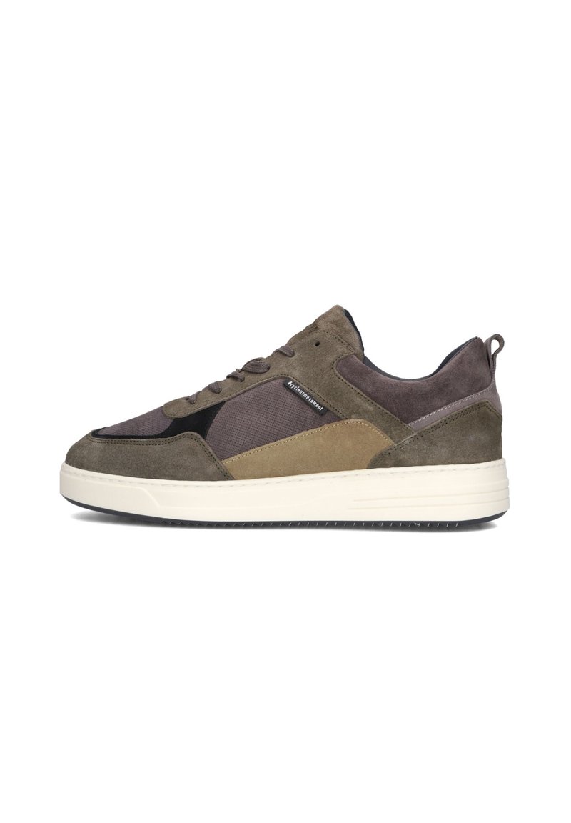 Suedesneakers met een mix van donkergrijs, olijfgroen en beige materialen, met een gestructureerd oppervlak en rubberen zool. Meerdere panelen ontwerp.