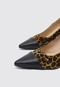 Leopard print fabric pointed-toe pumps with black leather toe caps. Soft texture with a sleek design. Two-tone color scheme.