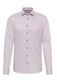 Langarmshirt met een lichte achtergrond, voorzien van een klein bordeauxrood stippenpatroon. Het heeft een klassieke kraag en bruine knopen aan de voorkant.