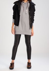 Vero Moda Jersey con capucha - mottled light grey