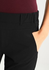 Kaffe JILLIAN - Pantalones - Antique White/blanco