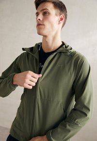 Nike Performance UNLIMITED - Trainingsjacke - medium olive/black