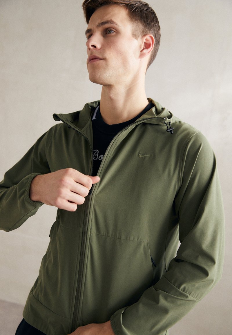 Nike Performance UNLIMITED - Trainingsjacke - medium olive/black