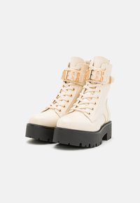 Guess VAIRES - Bottines à plateau - cream